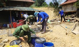 Bộ đội biên phòng giúp dân bản xây miễn phí nhà vệ sinh