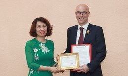 Bộ Y tế trao Kỷ niệm chương “Vì sức khoẻ nhân dân” cho Giám đốc quốc gia, Tổ chức Hợp tác phát triển y tế Việt Nam
