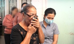 Rơi nước mắt hình ảnh người mẹ hôn trái tim con trai hiến tạng cứu 6 người