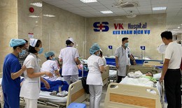 Chuyên gia chống độc, truyền nhiễm, vi sinh đến Khánh Hoà hỗ trợ điều trị, tìm nguyên nhân vụ ngộ độc hàng loạt