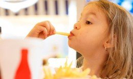Điểm mặt những thực phẩm có thể gây dậy thì sớm ở trẻ