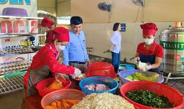 Nhiều bếp ăn bán trú ở Nghệ An chưa đảm bảo an toàn thực phẩm