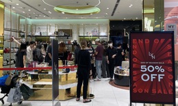 Người Hà Nội đổ bộ trung tâm thương mại 'săn sale' Black Friday