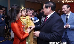 [Photo] Thủ tướng gặp gỡ cộng đồng người Việt Nam tại Luxembourg