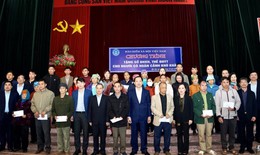 Mang an sinh cho người có hoàn cảnh khó khăn ở Lào Cai qua sổ BHXH, thẻ BHYT