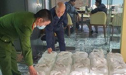 Tạm giữ hơn 500 lít rượu thủ công không rõ nguồn gốc xuất xứ giữa thủ đô