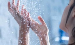 5 dấu hiệu tuyệt đối không nên tắm vào mùa lạnh
