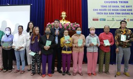 Tặng sổ BHXH, thẻ BHYT: Trao nhân ái, lan tỏa yêu thương ở Đà Nẵng, Quảng Nam