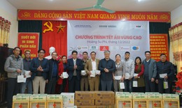 Chương trình thiện nguyện “Tết ấm vùng cao” tặng quà cho 10 trạm y tế của huyện Hoàng Su Phì