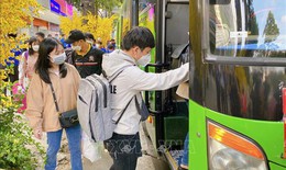 Thủ tướng: Không để người dân về quê ăn Tết chậm do thiếu phương tiện