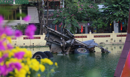 Kỷ niệm Chiến thắng "Hà Nội - Điện Biên Phủ trên không": Pháo đài bay B-52 im lìm 50 năm giữa hồ Hữu Tiệp