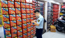 Kiểm tra chợ b&#225;n phụ t&#249;ng xe m&#225;y lớn nhất ph&#237;a Nam