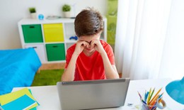 Cận thị giả c&#243; thật hay kh&#244;ng?