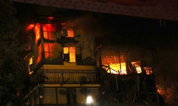 4 ngôi nhà trên phố cổ Hà Nội cháy ngùn ngụt trong đêm