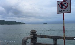 Cảnh báo tắm biển mùa biển động