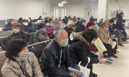 Hà Nội: Người cao tuổi vào viện tăng đột biến do thời tiết lạnh