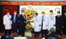 Các y bác sĩ đã đem đến hạnh phúc không chỉ cho người bệnh, người nhà người bệnh mà cho cả đội ngũ y bác sĩ