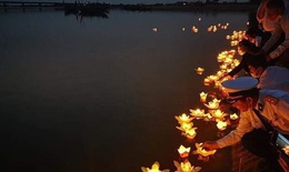 Hàng trăm ngọn hoa đăng tưởng nhớ liệt sĩ Gạc Ma