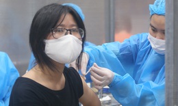 Thủ tướng yêu cầu nghiên cứu việc tiêm vaccine COVID-19 mũi 4 cho người lớn