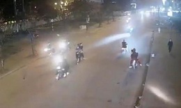 Gần 100 thanh thiếu niên cầm giáo dài đuổi nhau trong đêm ở Hà Nội