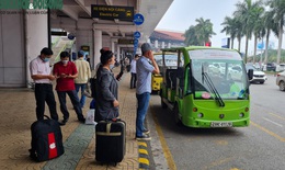 Xem xét chấm dứt hợp đồng đối với ô tô điện chạy sai tuyến, “chặt chém” khách ở sân bay Nội Bài