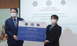 Hoa Kỳ trao tặng 34 tủ âm sâu bảo quản vaccine phòng COVID-19 cho Việt Nam
