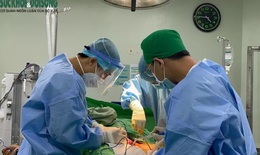 Đang làm đồng, nam thanh niên trúng đạn lạc xuyên dương vật