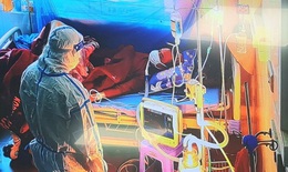 Y tế huyện cứu sống bệnh nhân COVID-19 đông đặc phổi, suy hô hấp