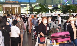 Sân bay Tân Sơn Nhất ngày cuối nghỉ lễ Giỗ Tổ, 4 vạn khách kéo vali đổ bộ