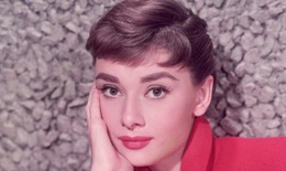 H&#224;o quang v&#224; g&#243;c khuất cuộc đời của Audrey Hepburn