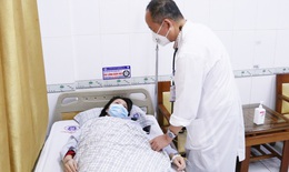 Hạ canxi máu khi vừa khỏi COVID-19, người phụ nữ đột ngột lơ mơ, co quắp tay chân, da tím tái