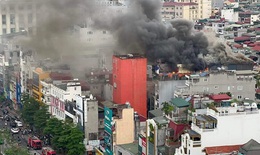30’ dập tắt đám cháy trong ngõ phố Đê La Thành, Hà Nội