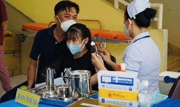 Hình ảnh ngày đầu tiêm vaccine cho trẻ từ 5 đến dưới 12 tuổi ở TP.HCM