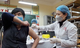 Bộ Y tế "nhắc" các địa phương quyết liệt tăng cường tiêm vaccine phòng COVID-19 mũi 3 cho người trên 18 tuổi