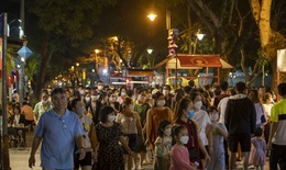 Khai trương phố đêm Hoàng thành Huế, hàng trăm du khách hào  hứng tham quan