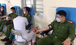 11 chiến sĩ công an hiến 3.500ml máu cứu bệnh nhân hậu COVID-19 bị suy tim nặng