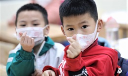 Hôm nay, học sinh mầm non và tiểu học ở nhiều địa phương đi học trực tiếp tại trường