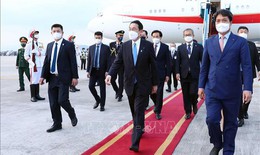 Thủ tướng Nhật Bản c&#249;ng đo&#224;n đại biểu cấp cao thăm ch&#237;nh thức Việt Nam