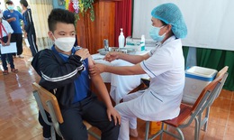 Khẩn trương hoàn thành tiêm mũi 2 vaccine phòng COVID-19 cho trẻ 12- dưới 18 tuổi ở Lâm Đồng