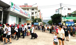 Du lịch dịp nghỉ lễ 30/4 ở Quảng Ninh: Lâu lắm mới gặp lại cảnh này, tuy mệt nhưng lại vui
