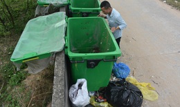 Rác thải ùn ứ la liệt ở xã biển, người dân khổ sở vì sống chung với rác