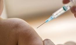 Sắp tiêm vaccine COVID-19 cho trẻ từ 5 - dưới 12 tuổi, cha mẹ cần chuẩn bị gì? Trẻ mắc bệnh nào không được tiêm?