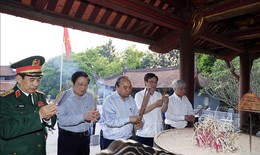 Chủ tịch nước Nguyễn Xuân Phúc dâng hương Tổ Mẫu Âu Cơ và Quốc tổ Lạc Long Quân