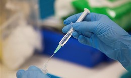 Các hãng vaccine ngừa COVID-19 chuyển hướng sang sản xuất mũi vaccine tăng cường