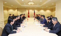 Thủ tướng Chính phủ Phạm Minh Chính gặp Thủ tướng Campuchia Hun Sen