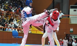 Chồng VĐV Taekwondo vượt hơn 800km chứng kiến vợ &#39;lội ngược d&#242;ng&#39; ngoạn mục gi&#224;nh HCV tại đấu trường SEA Games