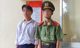 Bắt 2 thanh niên giả danh công an đến tiệm cầm đồ thu tiền