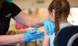 Pfizer-BioNTech: 3 liều vaccine COVID-19 tạo phản ứng miễn dịch mạnh ở trẻ 6 th&#225;ng - 5 tuổi