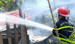Cụ bà 76 tuổi cùng cháu nhỏ may mắn được cứu khỏi đám cháy