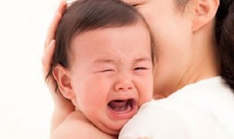 Trẻ nhỏ đau họng nguyên nhân và cách khắc phục tại nhà